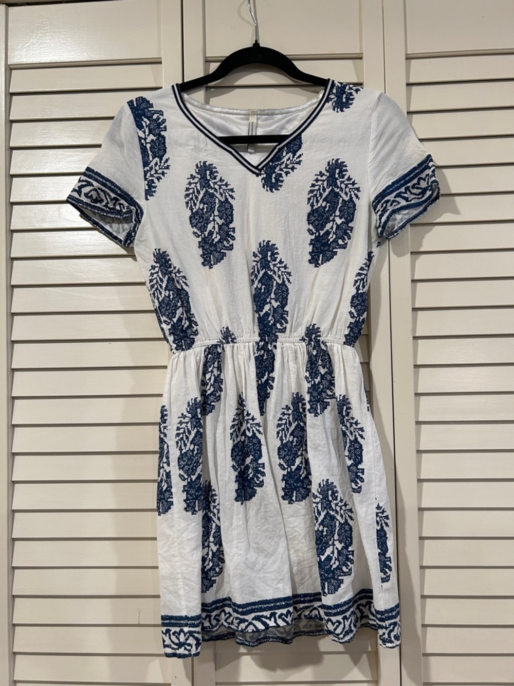 SHEIN White Dress with Navy Blue Paisley Embroidery Size S